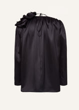 Lade das Bild in den Galerie-Viewer, Magda Butrym &quot;Classic shirred flower blouse in black&quot;
