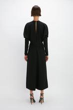 Lade das Bild in den Galerie-Viewer, VICTORIA BECKHAM &quot;Cut Out Dolman Midi Dress in Black&quot;
