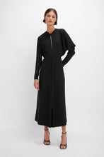 Lade das Bild in den Galerie-Viewer, VICTORIA BECKHAM &quot;Cut Out Dolman Midi Dress in Black&quot;
